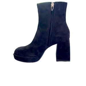 Dolce Vita Ulyses Black Suede Size 7
